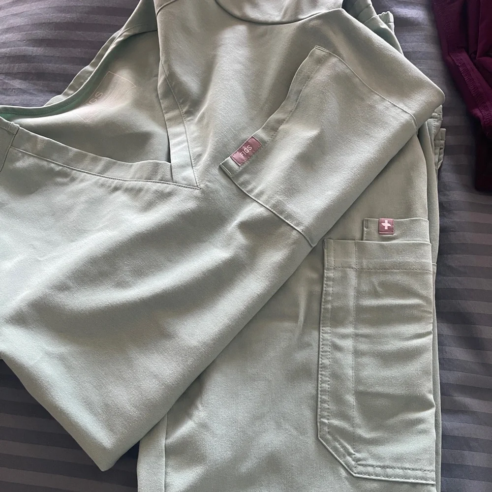 Figs scrubs - Picture 4 of 10